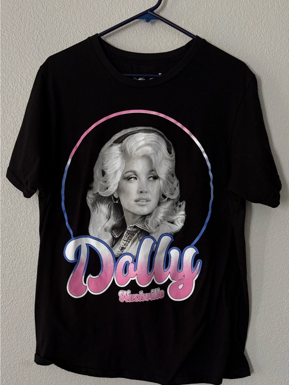 Dolly Nashville Black Graphic Tee with Pink & Blue Script sz Large
